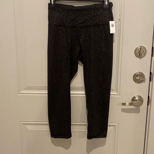 Old navy black cropped leggings